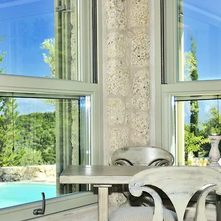 Mounty Island Lazaráta