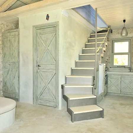 Mounty Island * Lazaráta