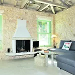 Villa Mounty Island