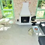 Mounty Island Villa Lazaráta