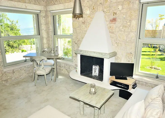 Mounty Island Villa Lazaráta